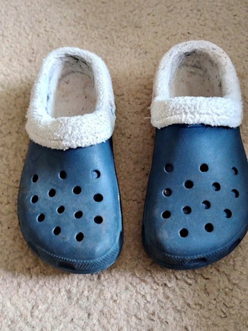 Crocs Classic Mammoth Luxe Clog Fuzzy Lined Clogs Blue & White US 7/9
